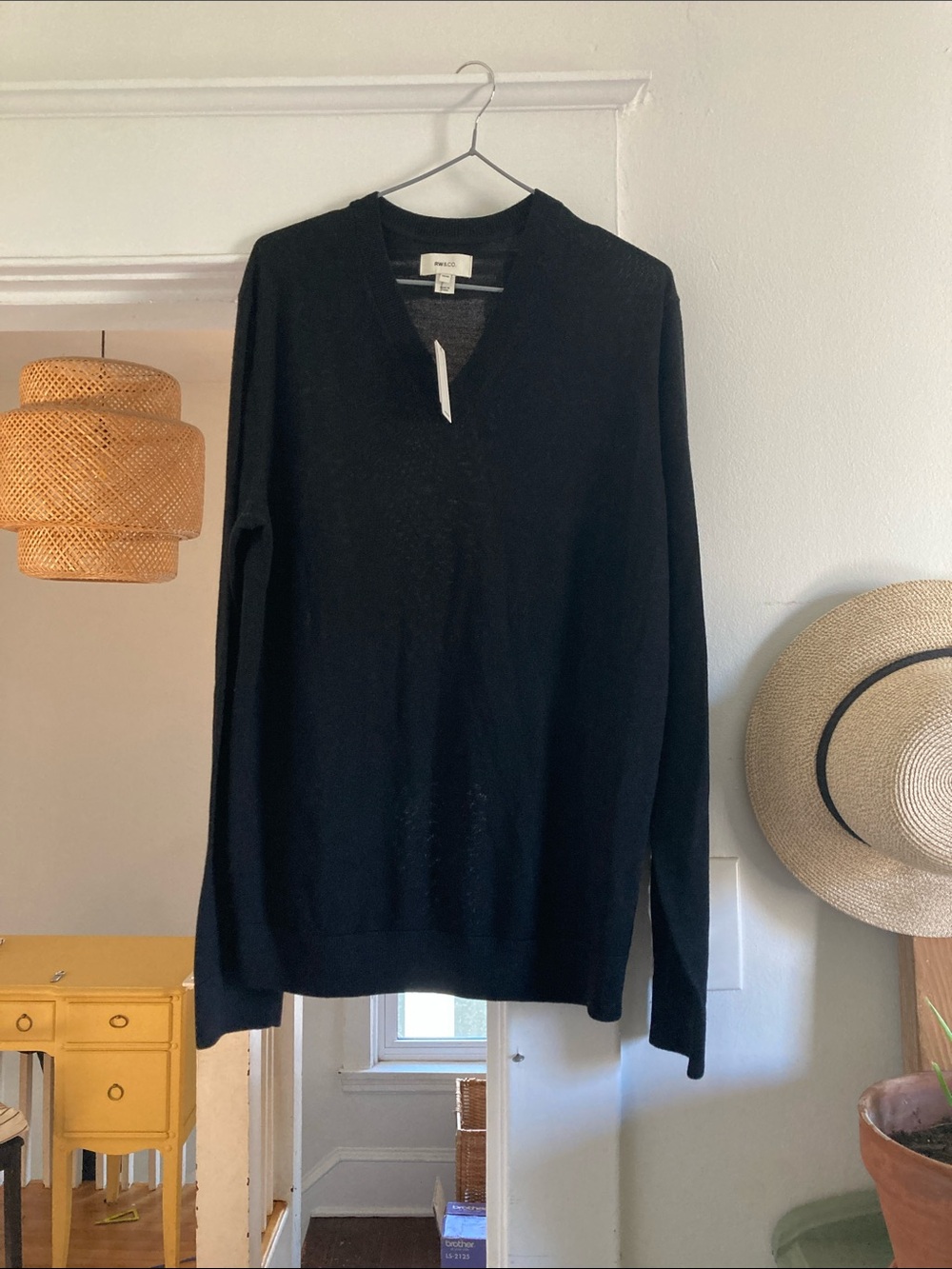 RW&CO. Black V-Neck Men's Sweater